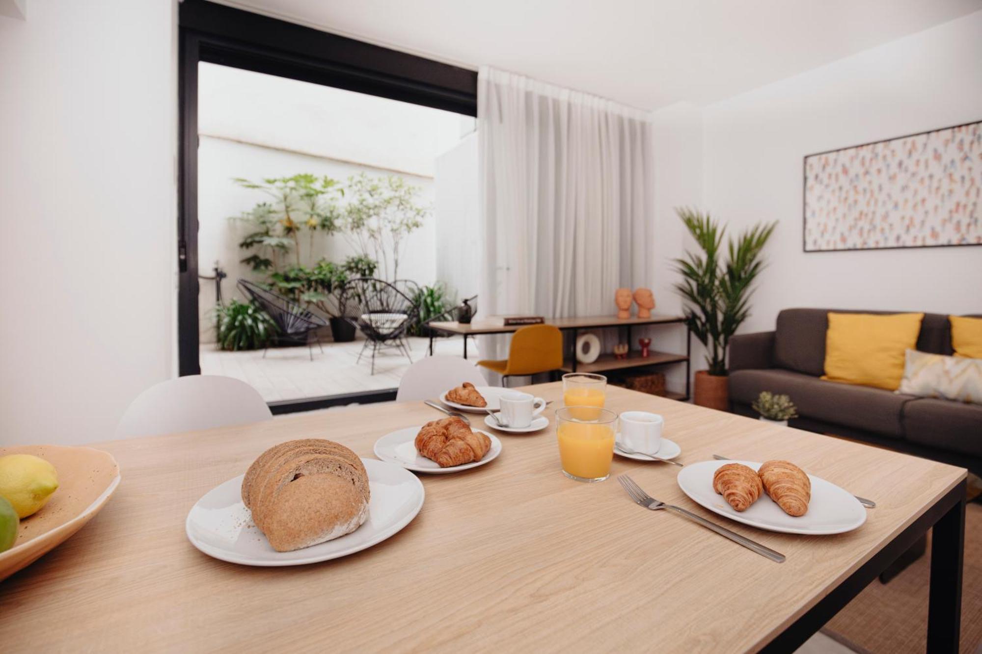 Aspasios Atocha Apartments Madrid Bagian luar foto