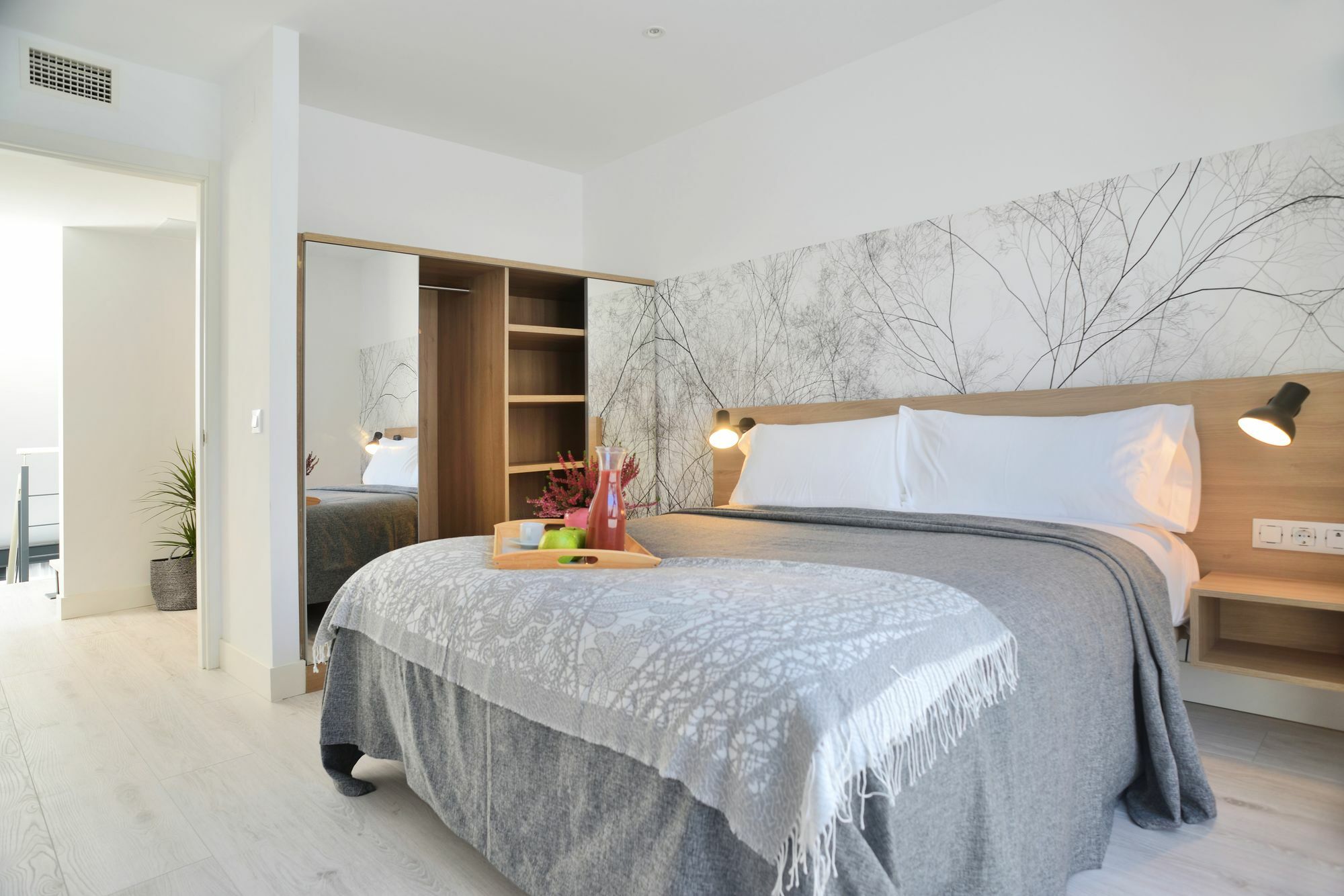 Aspasios Atocha Apartments Madrid Bagian luar foto